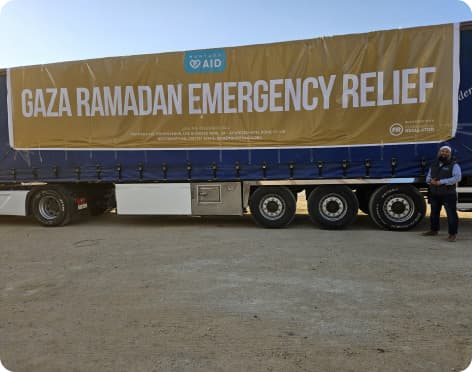 A Muntada Aid emergency relief lorry heading into Gaza